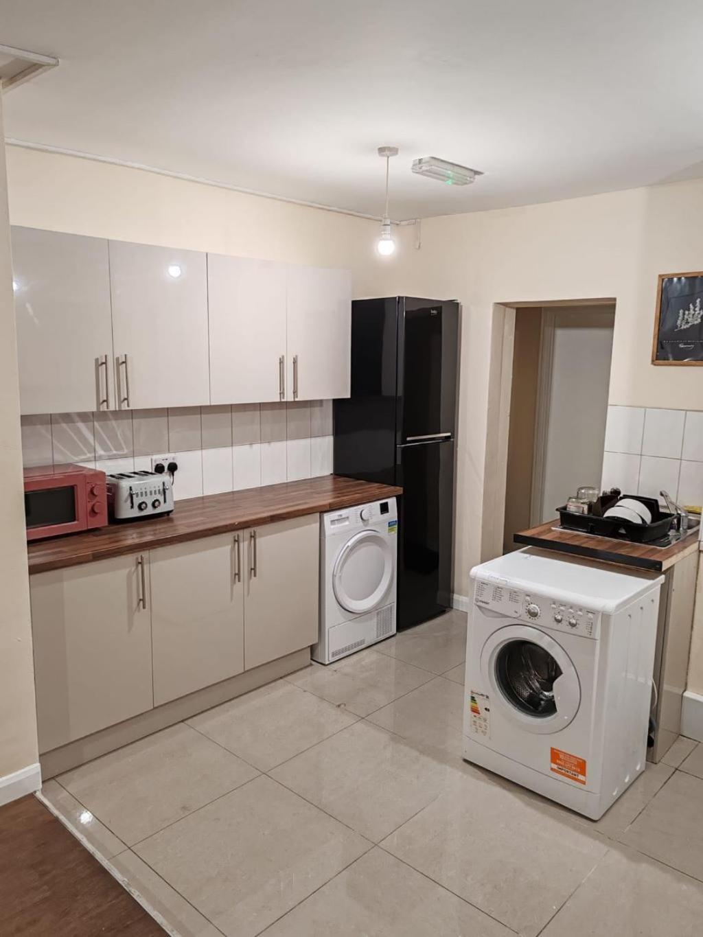 Cosy Double In Town Centre Apartment Hounslow